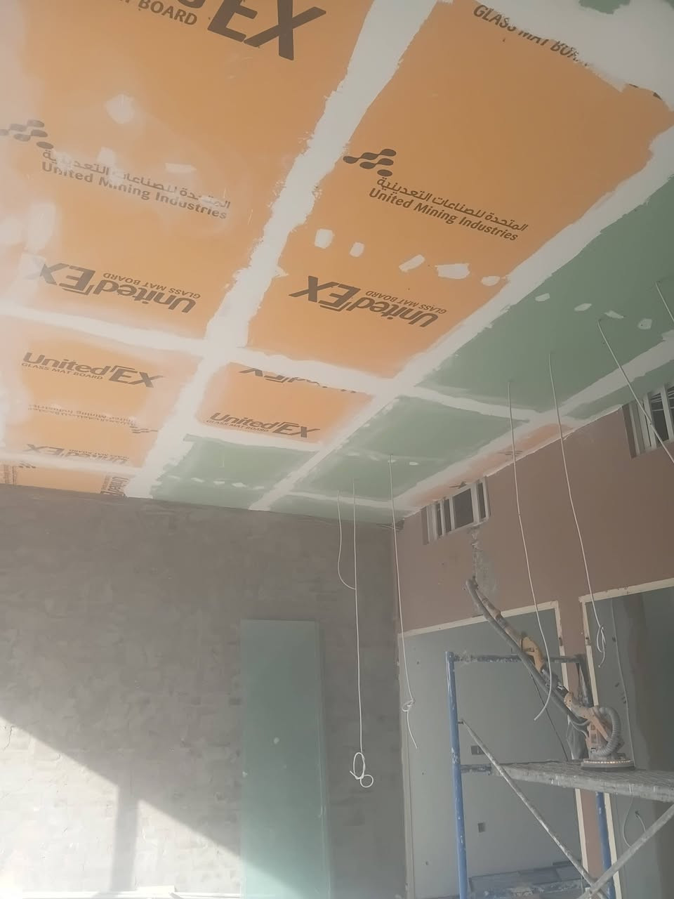 سلام عليكم اشتغل صباغ وديكورات واجهات فوم   ونشتغل  بوردكس   محل مجمع اتصل ***********
