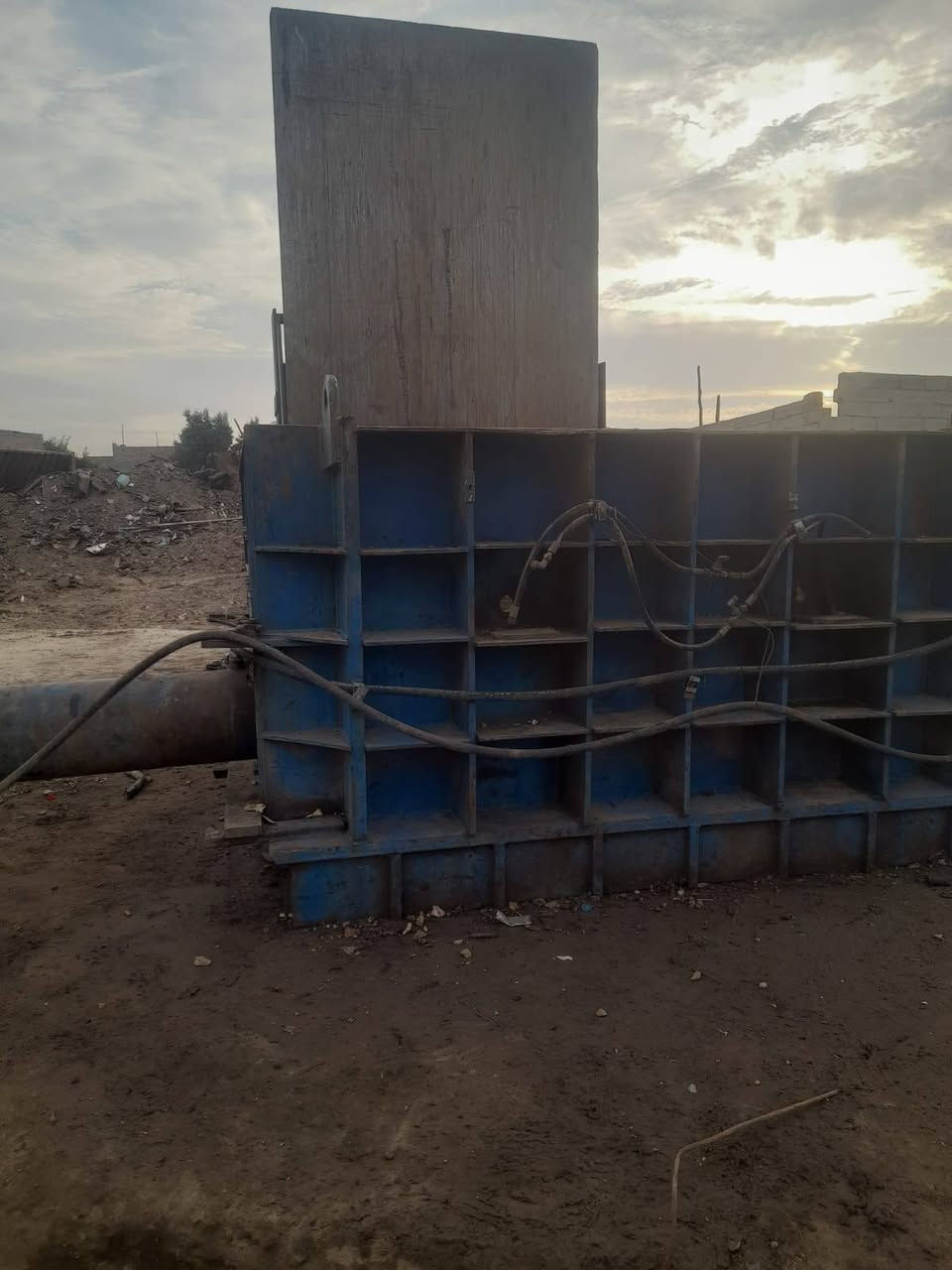 عليكم مكبس حديد للبيع جاهز للعمل قياس 2/3متر وزن لكبسه من 500الئ 1250
للاستفسار ***********
