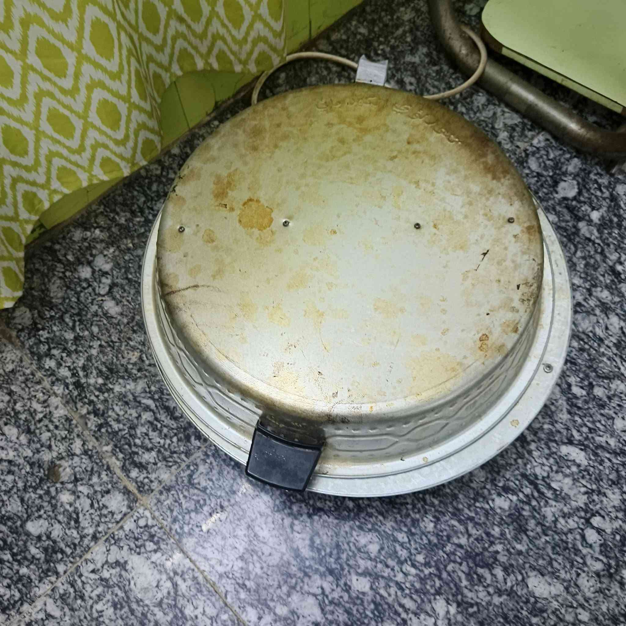 تنور كهربائي للبيع صارله شهر من اشتريته أي عطل مابي على الفحص الاتصال***********
