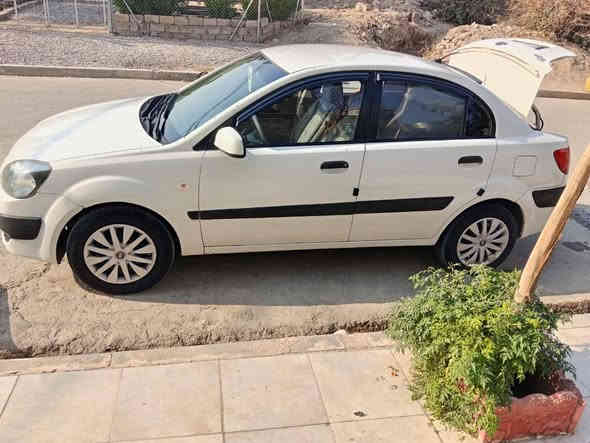 كيا ريو
2008بيها طخه بالجاملق الامامي بدون دواخل 
رقم بغداد مشروع وطني 
صاحبها الشرعي بالموصل السعر 80وبيها مجال
***********

