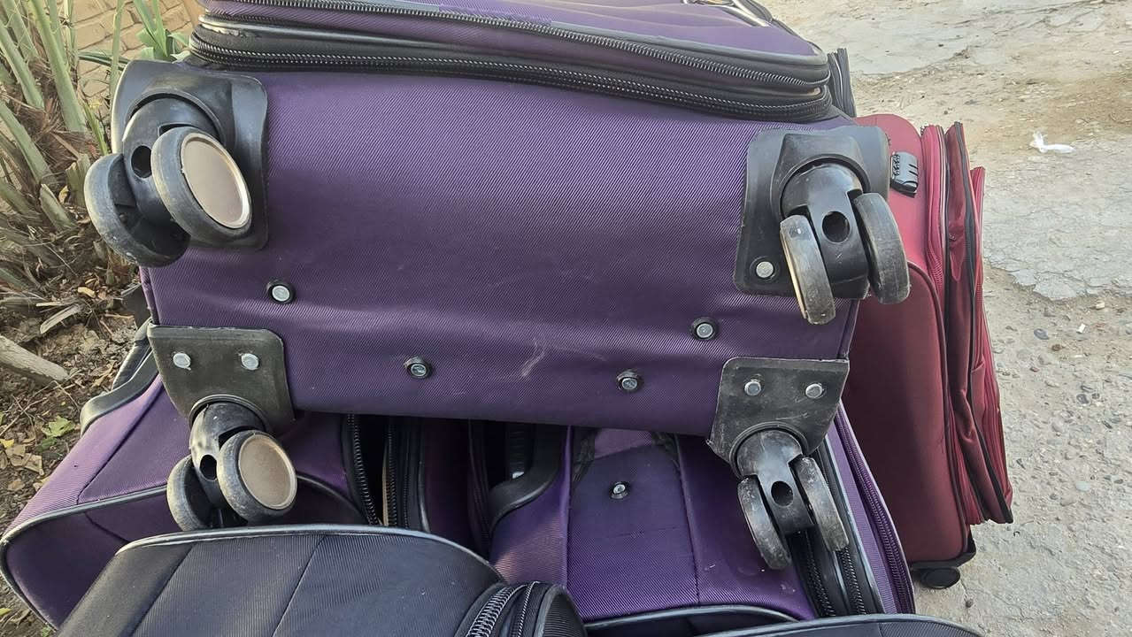 مرحبا
توفرت شروه جنط سفر ٤ تاير قبضات جانبيه  سحاب يتكبر ويتزغر  بحدود ٢٠٠ سيت ثلاثي بكل الاوان 
مكاني بالحله  
واتساب ***********
