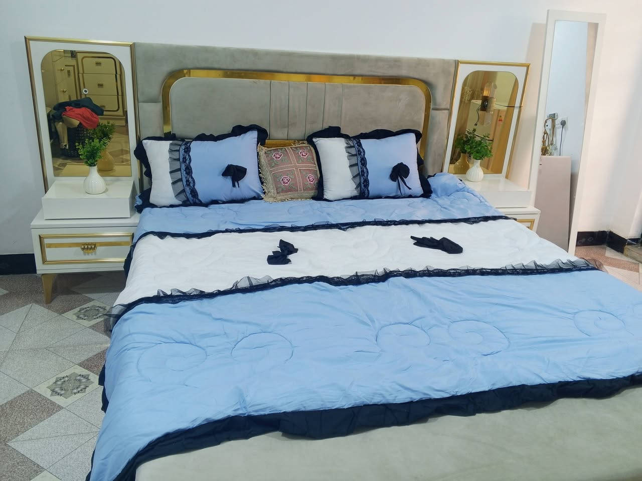 غرفة نوم جديده للبيع /مليون و100 بيهه مجال خمسه كيلو موبايل ***********
