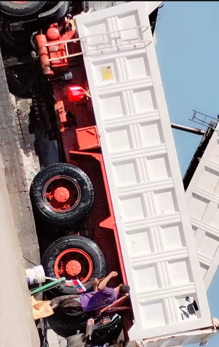 سيارة موديل ٧٥
گير 130
مكينه ٢٨عادي
مجموعه جي أف
رقمهه نجف الماني 
كوفه منطقة الزركه

*********** 
علي واتساب هذا الرقم
