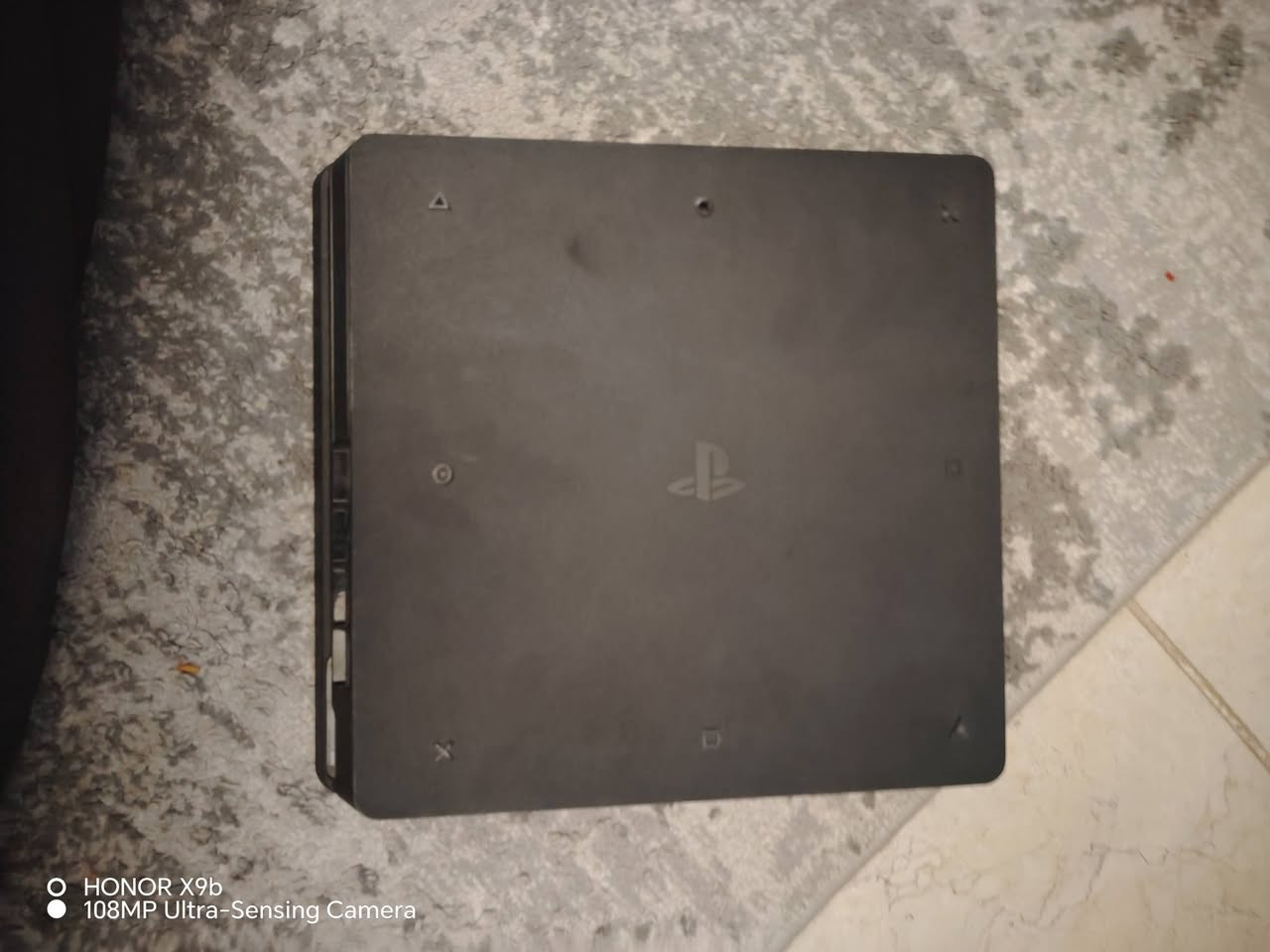 سلام عليكم عندي بلي 4 ريجن امريكي اسليم 1 تيرا اونلاين لا مفتوح و لا مهكر ويا كارتونه مالته و ملحقاته كيبل  power و يد تحكم مو تمام كلش
مكاني بصرة رايده 200 الف معا 3 العاب اقراص
فيفا 24
باتلفيد 5
و كوست ريكون بريك بوينت
رقمي  ***********
