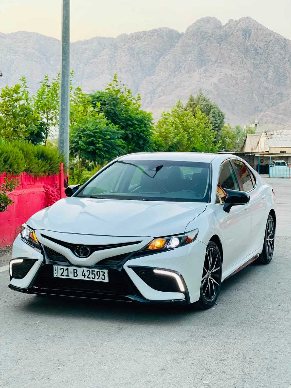 تۆیۆتا کامری 2022  مواسەفات se ئەمریکی 
نمونەیە لە جوانی و تازەیەی لۆک ماوەتەوە 
یەک پارچەی بۆیاخە بەس بۆنید 
رەسمی دەعم و رەقەم شانسی دانراوە 
لەگەل دوو جێگای pdr هەیە 
کامێرا ، رادار ، حاسە ، (eco , normal , sport )
شاشە گەورە ، سوکان ڤۆلیۆم 
سێ گێر گێر لە سوکان 
کوشن جلد ، کوشن کارەبا 
گێر و مەکینەی بەشەرت نەکراوەتەوە 
تەقە و رەقەی بەشەرت چرکەی تێدا نییە 
٦٠ مایل رۆیشتووە  
سەنەوی تا ٢٠٢٩ تازەیە 
رەقەم شانسی   4T1G11AKONU039863

نرخی ١٨٨ گەلا و کەمێک مەجال 
ناونیشان رانیە 
***********
***********

