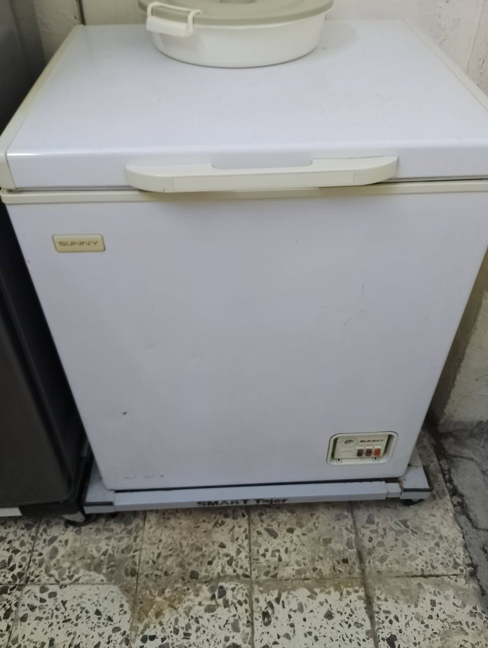 السلام عليكم مجمده للبيع النظافه والتجميد كدامالعين الفيدو والصور تشرحلكم السعر 100وبيها مجالبسيط التواصل على هذا الرقم ***********
