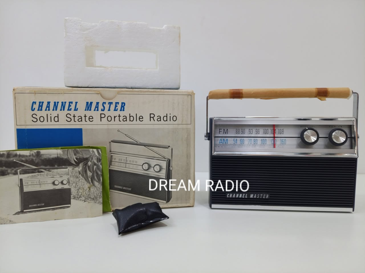 راديو CHANNEL MASTER
انتاج اليابان 1970 
غير مستخدم 
موجات الجهاز FM AM
للاستفسار مراسلة الصفحه


**إذا كنت صاحب هذا الإعلان وتريد حذفه لأي سبب، رجاءا أرسل رسالة إلى الدعم الفني**
