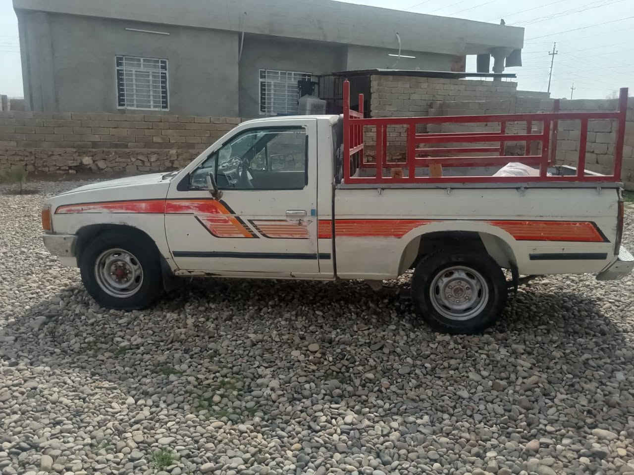 بيك اب نيسان 89 رقم نينوى دولي جديد 
بي بدايت صرف
السعر 35 وبي مجال
الهاتف  ***********
