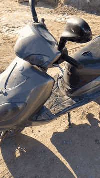 سلام عليكم  أخوان دراجه للبيع سايم أبو عيون شغال وكهربائياته كلهه شغاله ألاشاير شغاله بس الباتري مالته ضعيف.... مستعجل على بيعته حيل سعره ٢٠٠ألف وبي مجال للشراي يرهم جوه هذا سعر ***********
