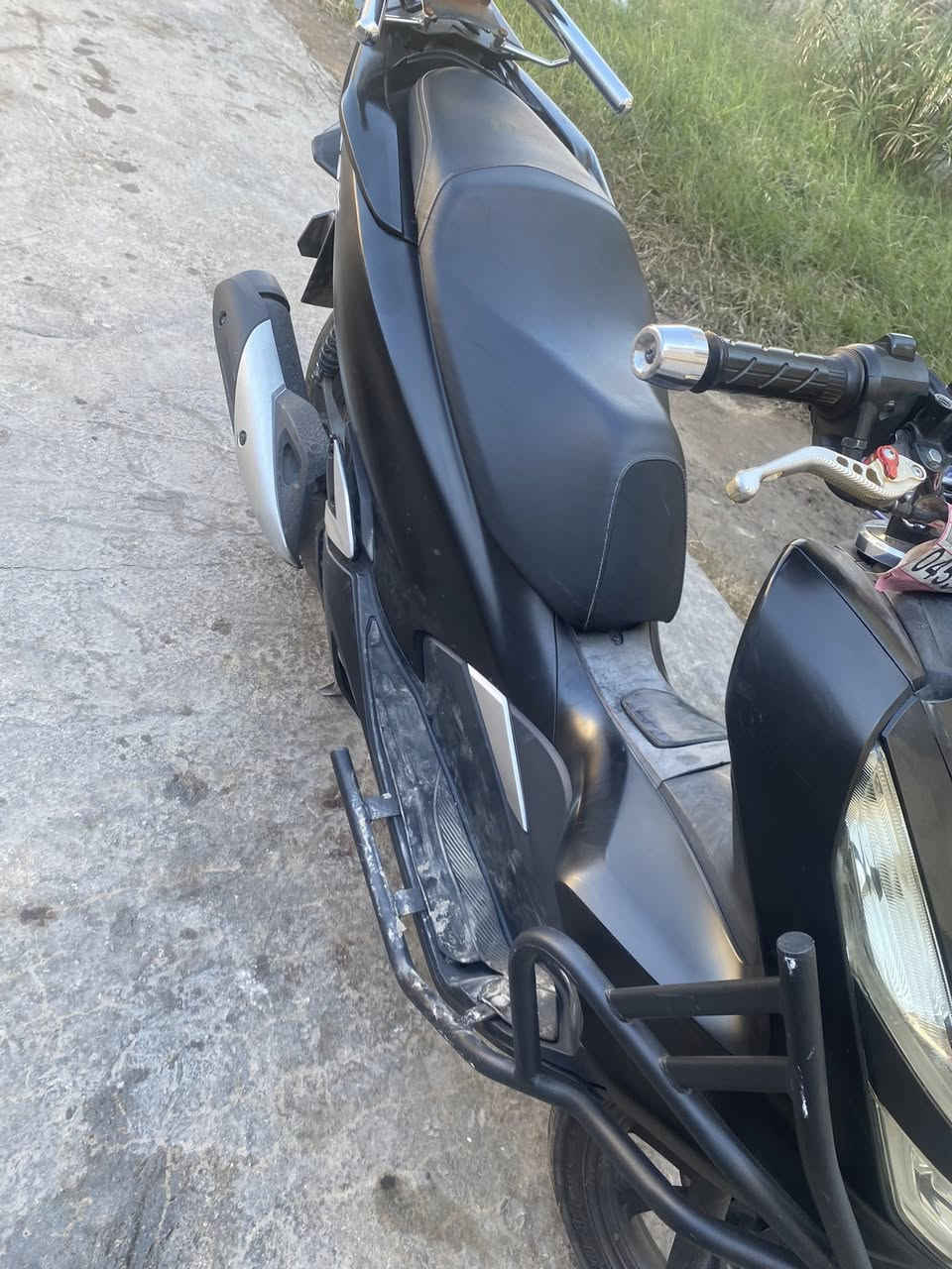 السلام عليكم بيسي اكس جيل ثالث كوري ماشية 25 الف كلشي شغال حساس زدحام حساس ستاند رقم ***********
