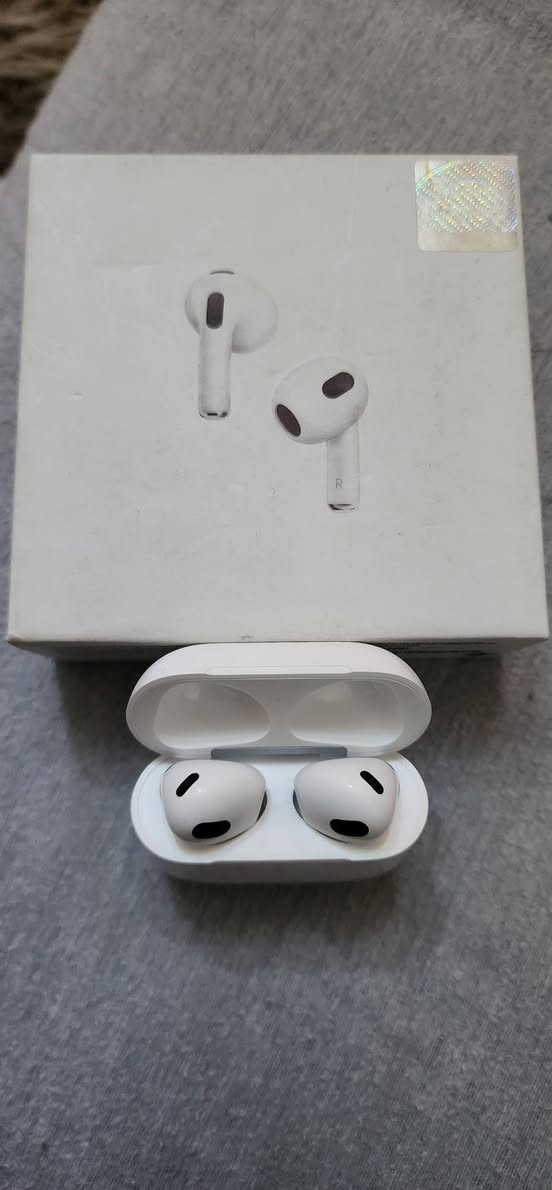 سلام عليگم أيربود أبل الجيل الثالث شرط اصليه گامله من گل نواحي مفحوصة من بطارية وختومات اعلى سعر ابيع خاص


**إذا كنت صاحب هذا الإعلان وتريد حذفه لأي سبب، رجاءا أرسل رسالة إلى الدعم الفني**