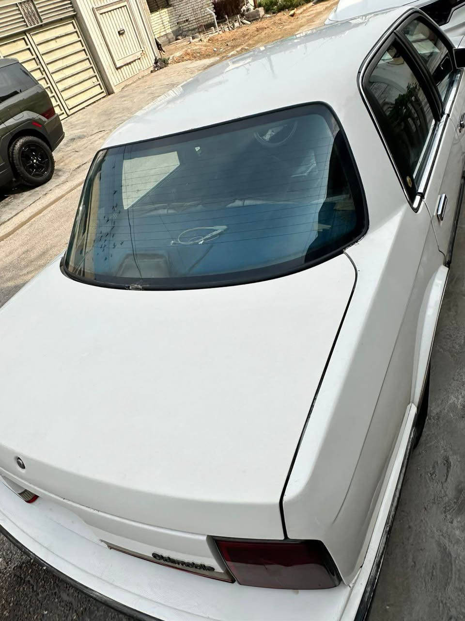 السلام عليكم سيارة اولدز موديل 1990
مكينة 3100 بغداد بسمي صبغ عبايه بسبب الجراد بنيد وقماره وصندوق 
تبريد شغال رقم الهاتف

*********** بغداد, العراق
