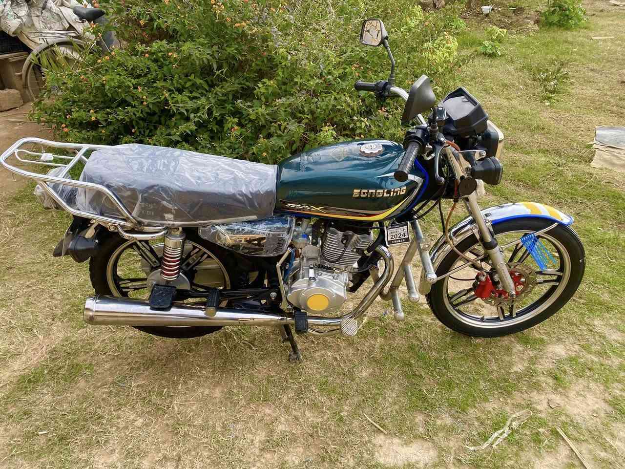 سلام عليكم
للبيع دراجه سيفان 
موديل 24 محرك وشاصي 
اوراق كهربائيات كامله 
مكان#ديالى_قظاء_المنصورية_دلي_عباس
شراي اتصل *********** 
السوك كلشي بي لرزق ع الله
