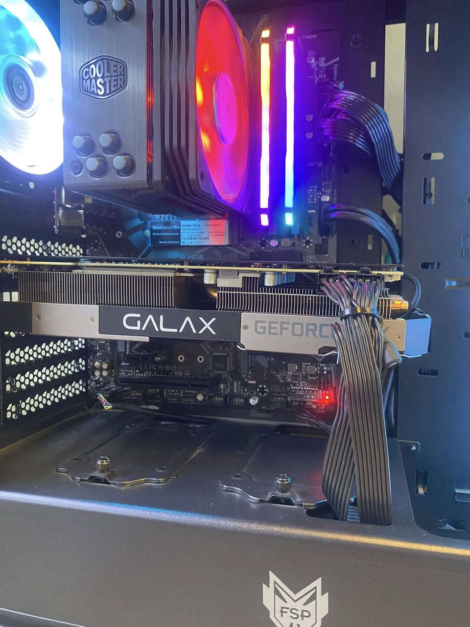 تجميعه مستخدمه للبيع
السعر مع الموصفات ما اعتقد تبقه اكثر من يوم واحد 
المواصفات داخل الصور 
السعر 900 الف فقط شامل اجور التنصيب والتحديث والتوصيل 
لاستفسار مراسلتنا على الخاص 
او الاتصال 
***********
العنوان بغداد شارع الصناعه 
مجمع النعمان التجاري 
الطابق الاول
