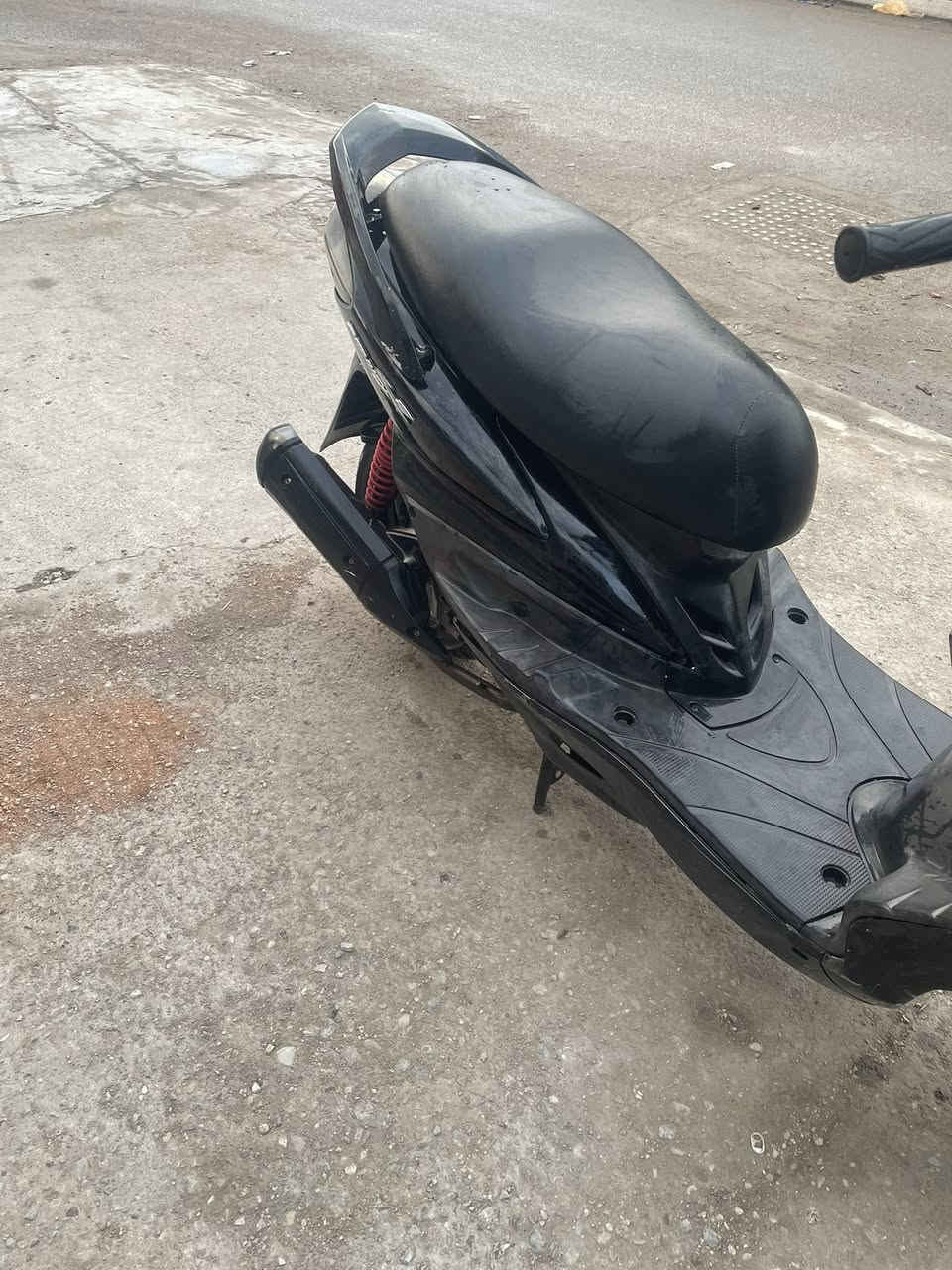 سلام عليكم لبيع سكنس فحل 140 مابيهة أي نقص كفرات بلادية زوج تايرات جدد اوراق كاملة مكاني بلديات سعر 650 رقم تليفون ***********
