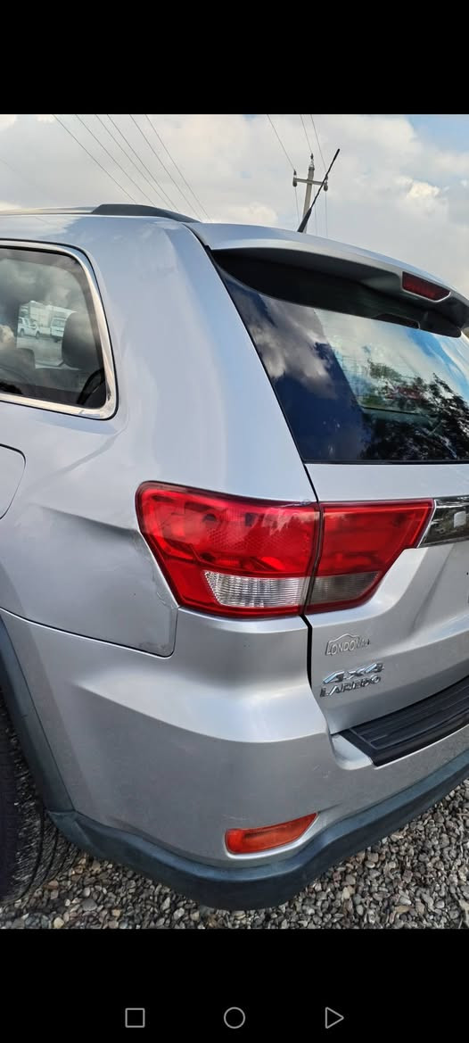 جيب 2011 خليجي
حجم المحرك 6 سلندر
كير محرك جديد
باسمي  تحويل ثاني يوم
تبريد ثلج امامي خلفي
شاشة وكامره 
كشن السايق كهرباء 
بصمة + البواب بصمة 
ومعروفه البقيه المواصفات
ماناقصه برغي السيارة جديده متعوب عليها 
السعر/ المطلوب140 وبيها مجال 
الاستفسار/ *********** 
العنوان/  ديالى المقدادية 
غير متواجد ع الفيس
السونار مرفق مع الصور
