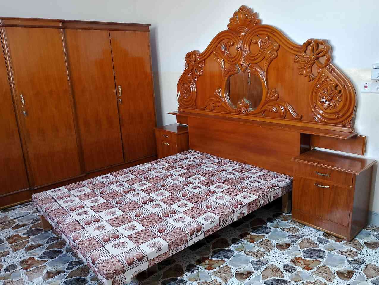 غرفه نوم للبيع جديده نظيفه عنوان تلعفر 

***********
