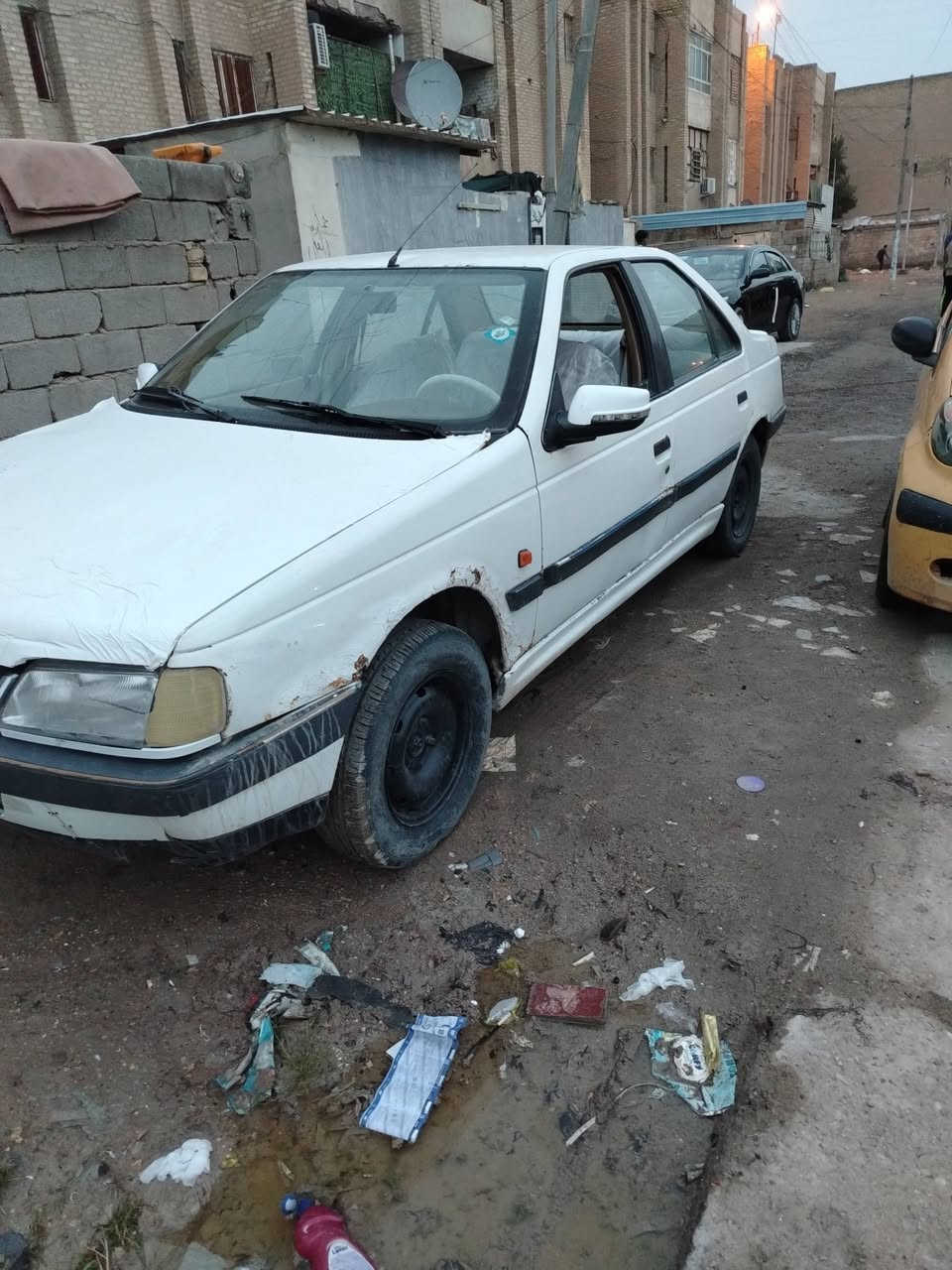 اسلام عليكم
بيجو405موديل2009
مكينه بيهابداية تنقيص... 
كير درايم كفاله سنويه لل30
رقم انكليزي... 
حداديه دواخل جدد... كهربائيات كلها شغاله.. سعرها 25
مكاني كوت
***********
