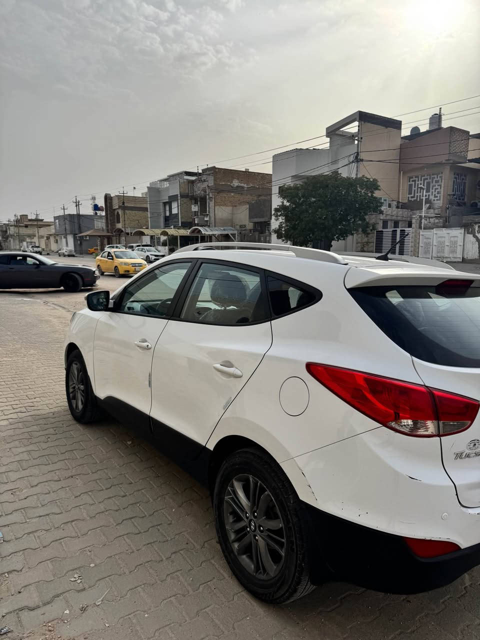 توسان 2015 مكفوله 
مواصفان تبريد خلفي تحكمات سترين
عنوان النجف الاشرف سعرها 155 وبيها مجال
*********** النجف, العراق
