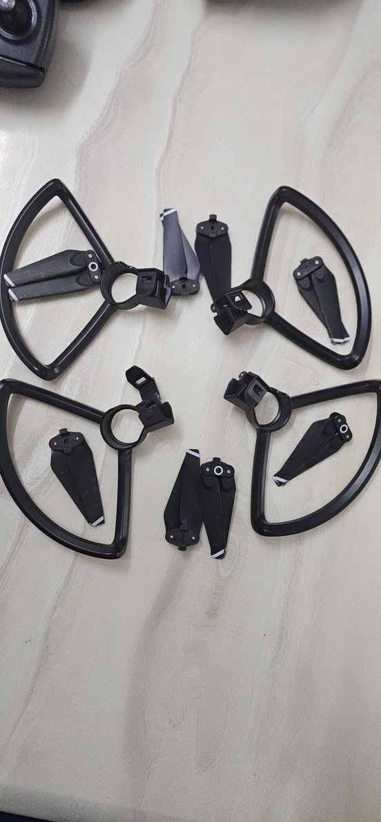 DJI Spark للبيع

نظيفة بدون أي خدش

مع شاحنة + بطاريتين + جوستيك + 8 شفرات (4 أحتياط) + درع حماية للشفرات + جنطة خاصة + رام 8 قيقا

خصائص الدرون :

- تقدر تتحكم فيها عن طريق الجوستيك الأصلي او من الموبايل او حتى عن طريق يدك

- تصوير فديو و صورة عالي الدقة يصل الـFull HD 

- فيها GPS خاص و خرائط و حساسات تكدر تبتعد عن الآشياء تلقائياً

- تقدر تحط لها موقع تروح له بدون أي تدخل منك، و تقدر تخليها ترجع للبيت أيضاً بدون تدخل

- تقدر تلحكك ألك بدون أي تدخل منك

- سرعتها القصوى 50km في الساعة، مع وضع السبورت

- تقدر تطير لأرتفاع 4000m كحد أقصى 

- تدعم ترددات 2.4GHz و 5.8GHz

السعر : التواصل خاص


**إذا كنت صاحب هذا الإعلان وتريد حذفه لأي سبب، رجاءا أرسل رسالة إلى الدعم الفني**