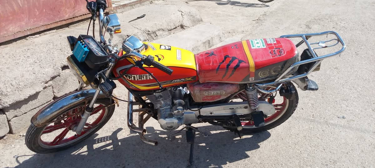 السلام عليكم دراجة سيفان موديل 23للبيع السعر 525وبيهة مجال المكان ديالئ بعقوبة تقاطع لسادة للاتصال عل الرقم ***********
