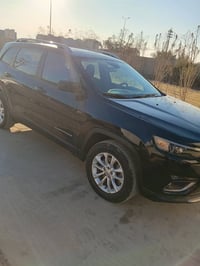 سيارة جيب بزون شيروكي  2020 فول مواصفات ما عده الفتحة  مراوس بيت زراعي...