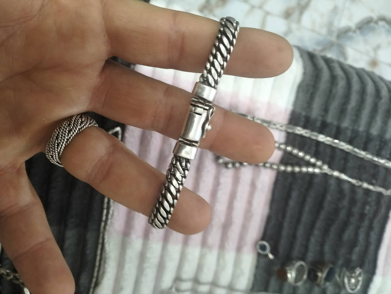 البياع شراي ليدخل خاص وليدور كسر هم ليدخل خاص فقط للجناي مابيهن كل عيب كله جديد الغرام ب4غير هل شي مابيع


**إذا كنت صاحب هذا الإعلان وتريد حذفه لأي سبب، رجاءا أرسل رسالة إلى الدعم الفني**