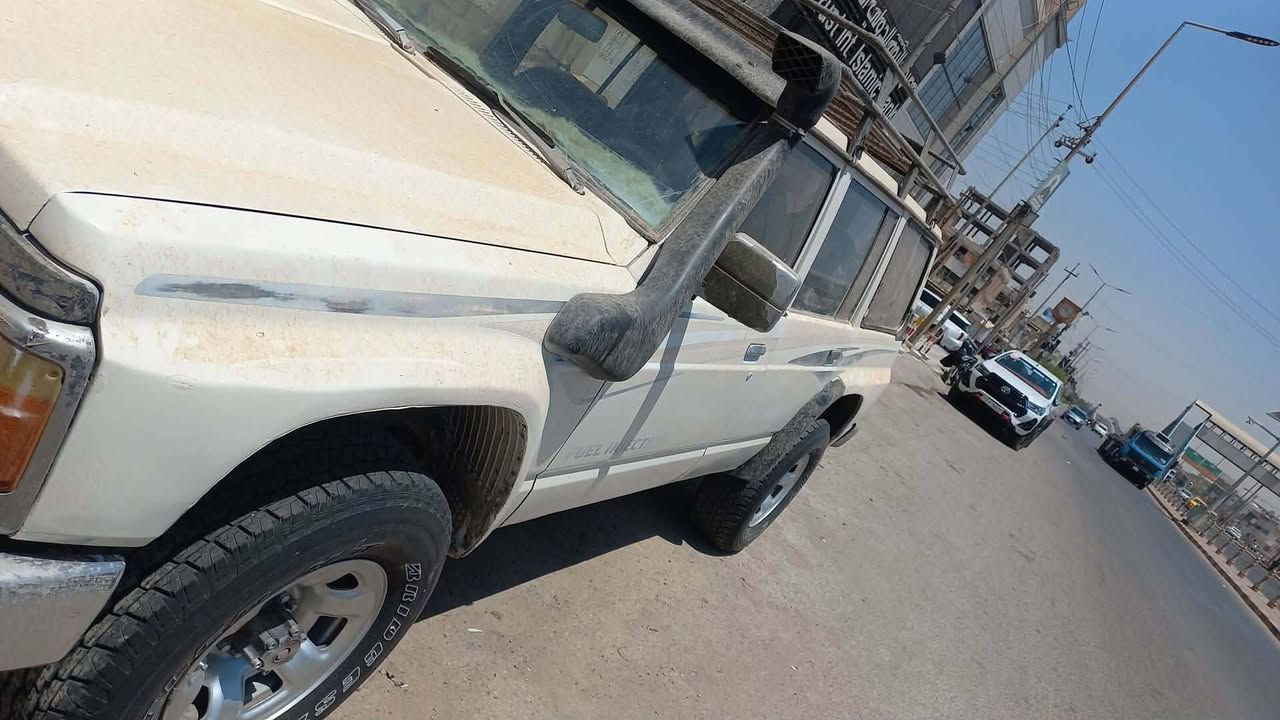 نيسان موديل ١٩٩١ رقم بغداد دولي سنويه لغايه ٣٠ السعر ٥٠ وبيها مجال قليل ***********مكاني ميسان
