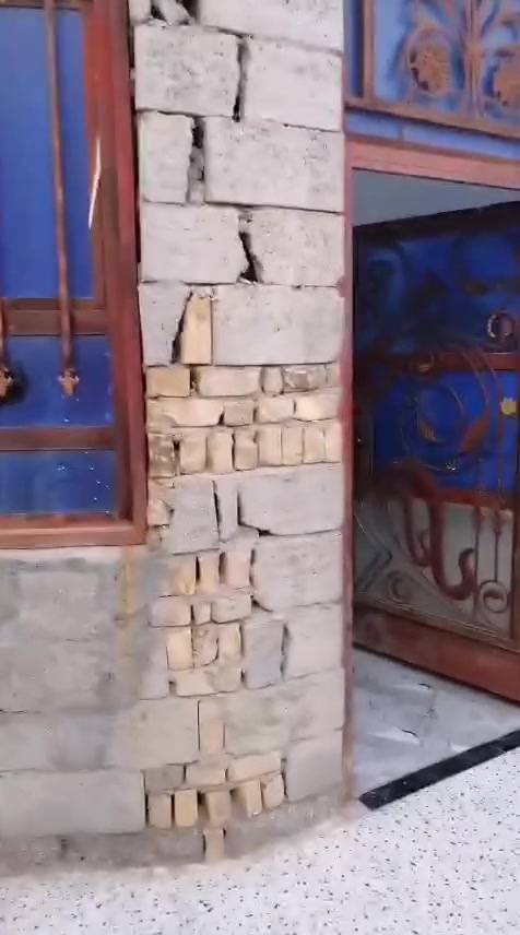 بيع مستعجل 
بيت للبيع طريق سوق الشيوخ عمود ٥٣ مقابيل حي الجوادين ٢٥٠ متر بيت ومشتمل سوه يرهم العائلتين 
تفاصيل اكثر خابرني او ادزلك صوره واتساب.. ***********
سعر 38
