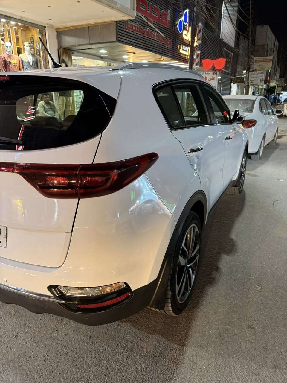 السلام عليكم للبيع كيا سبورتج خليجي 2020 مكفولة ماشيه 93 الف كيلو بيها بارد قليل قبق الجنطه مكانها بغداد المحموديه
***********
205 وبيها مجال قليل
