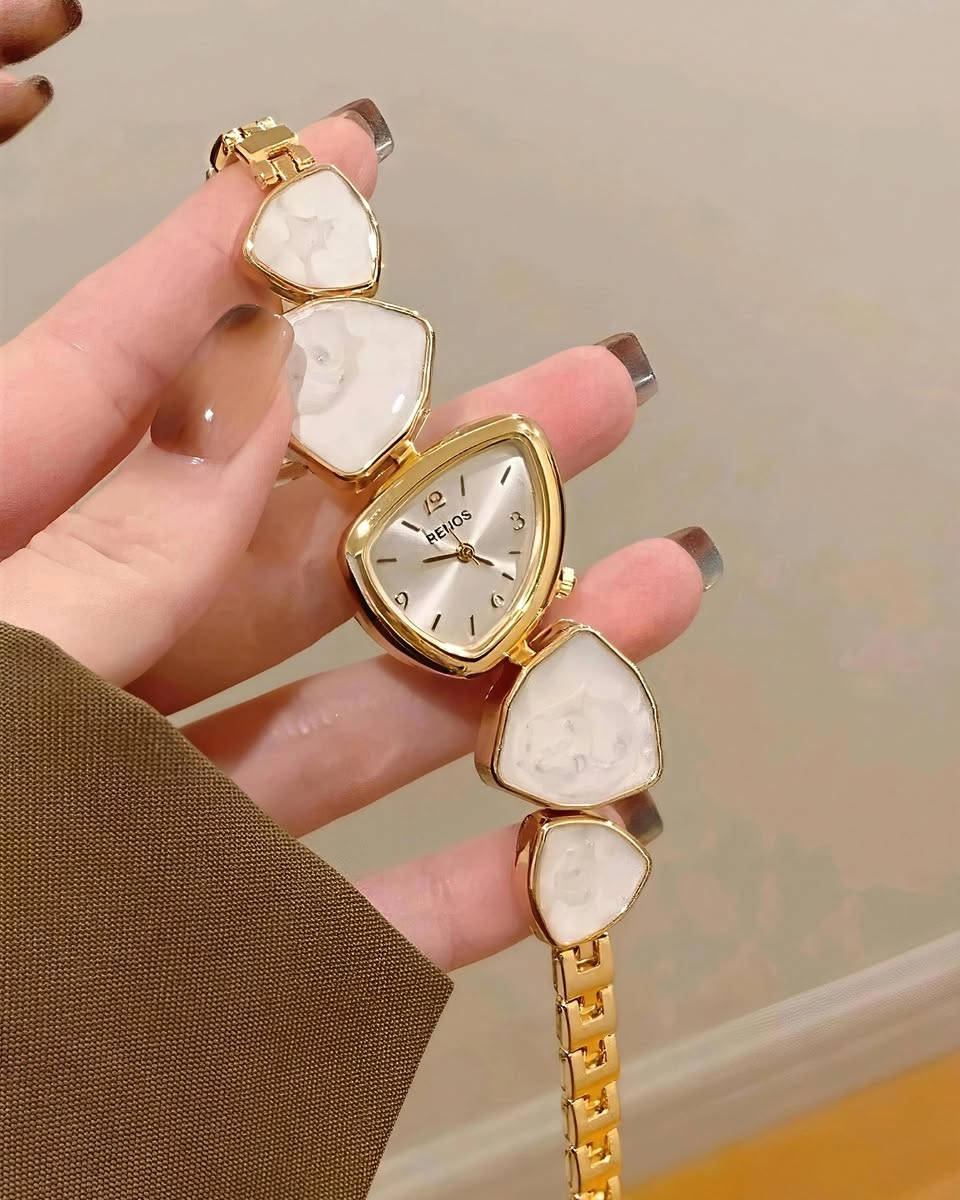 🐍✨ مو مجرد ساعة... قطعة فنية تلفت الأنظار من أول نظرة!

⌚ ساعة نسائية فريدة بتصميم رأس الثعبان الأنيق، مصنوعة من سبيكة ذهبية فضية لامعة عالية الجودة مع سوار مرن قابل للتعديل يناسب معظم المعاصم.

💎 تصميم فاخر ومميز
✨ مريحة للارتداء اليومي
👰 مثالية للمناسبات وحفلات الزفاف
🎁 هدية رائعة للزوجة أو الأخت أو الصديقة

كما يوفر بيج Aveen Store الخدمات التالية:
✅ شحن سلات من SHEIN.
✅ شحن الطلبات الخاصة من SHEIN.
✅ شحن مجاني ضمن العروض المتوفرة
💕 شاركوا المنشور مع أصدقائكم، وتابعوا Aveen Store حتى يصلكم كل جديد.
📩 للحجز والاستفسار راسلونا على الخاص.
#shein #shopping #style #explore #iraq


**إذا كنت صاحب هذا الإعلان وتريد حذفه لأي سبب، رجاءا أرسل رسالة إلى الدعم الفني**
