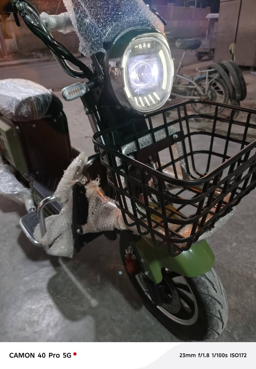 السلام عليكم يتوفر لدينا دراجه شحن جبلي موديل 26 دراجه 
الدراجه مشحونه مره وحده  
تجي بطاريات الولي الاصليه 
شرط الاصليه
السعر ب٩٠٠ وبيها مجال بسيط
السعر الدراجه سعرها الجديده ب مليون
، الاستفسار الاتصال على الرقم ا (***********)او مراسله الصفحه
مستعدين بيع وشراء دراجات
، عنوان المحل هيت حي الجمعيه قرب مركز صحي
