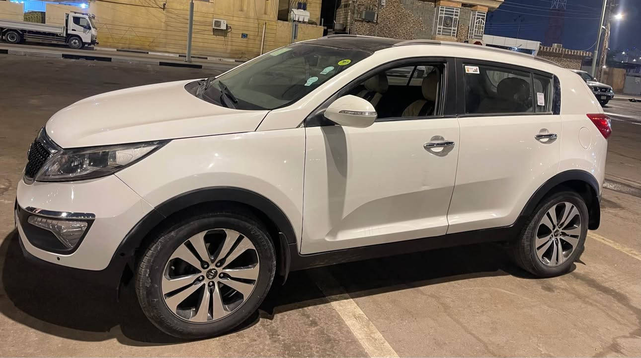 كيا سبورتج موديل 2011 رقم بصرة بيها بنيد وباب وجاملغ 
سنويتها 2029 بانورما شاشه كبيره تخم تاير جديد حدادا جديدة السعر 97$ مكان سيارا البصرة اتصال *********** البصرة, العراق
