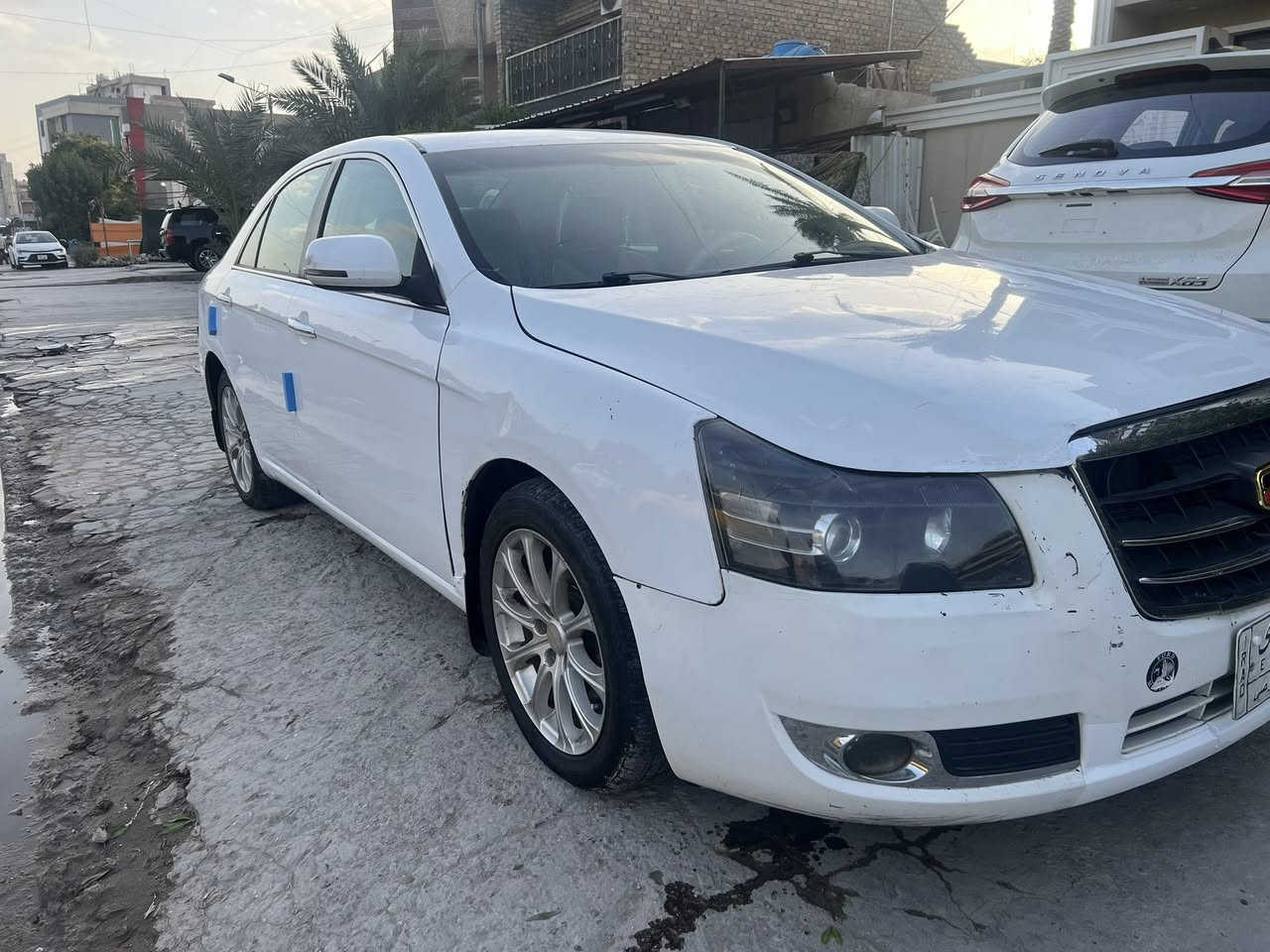 السلام عليكم ام كراند موديل ٢٠١٢ للبيع اوامراوس السياره جاهزة كيرومكينه مكفولات صدر جديد مكفوله من الضربه والصبغ بيها فقط باب السايق شويه صبغ السعر ٦٣ وبيها مجال مكان بغداد الحريه للاتصال ***********
