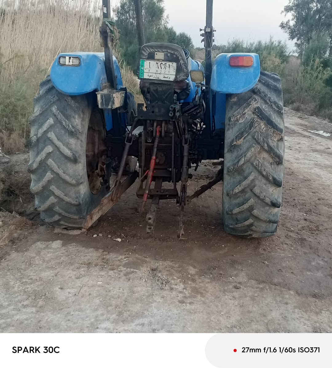 مكينه انيوهولاند 80 رقم واسط بسمي موديل 2010 مع معدات كامله المكان سومر الديوانية ***********
