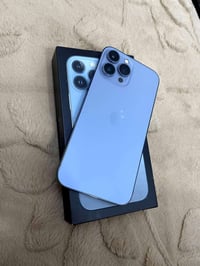 للبيع. 13 برو ماكس بطاريه ٩٦ حقيقي ذاكره ٢٥٦   جهاز جديد نضافه ١٠٠    ...