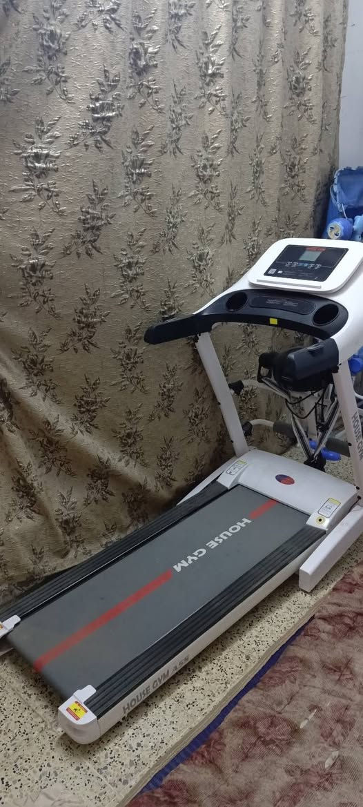 جهاز جري رياضي  كهربائي منزلي 🩷
سعره يكون خاص
الي يحب يشتري *********** على هذا رقم يراسل وتساب 
🩷
