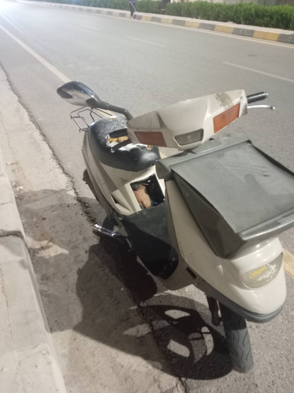 ماطور للبيع شرط من اول  هندر وسلف ماطور بس عبي بانزين ومشي شرط..شاصي شرط..ومكينه معمره هم شرط  سعر140وبي مجال بسيط...... رقمي«***********» «ماكني حي الحدباء»
