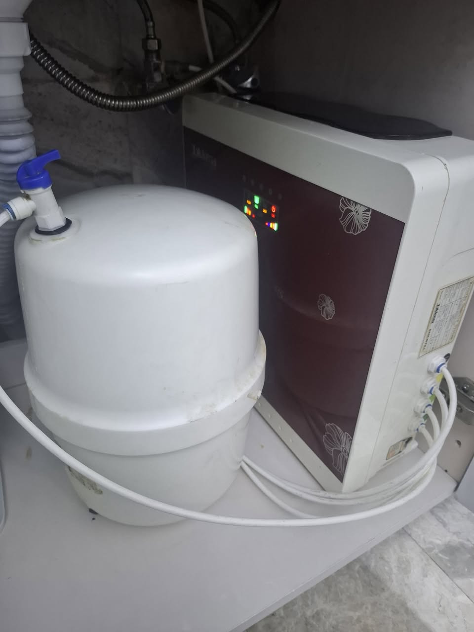 فلتر ماء شغال ٦٠ الف بغداد الصالحيه ***********
