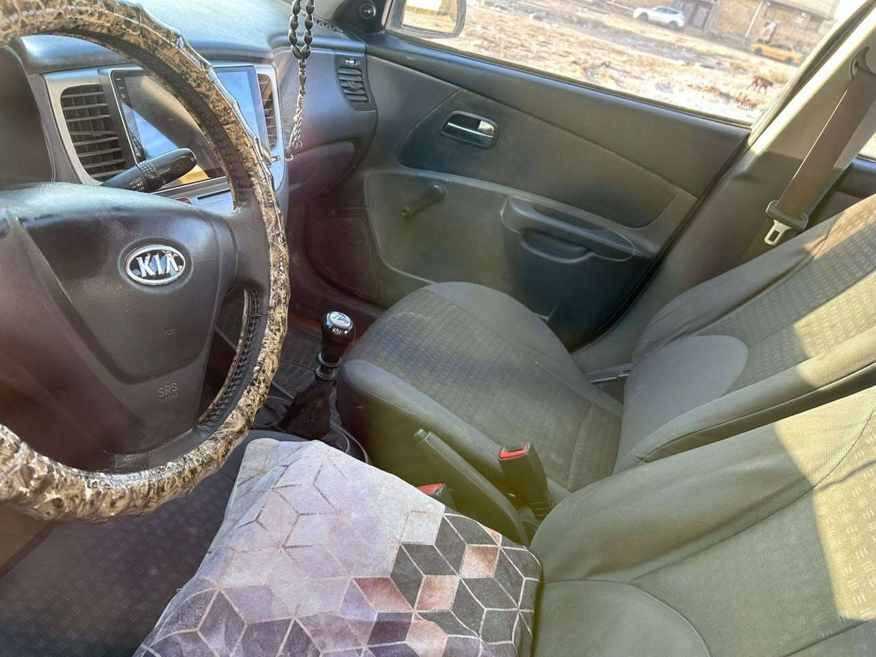 كيا ريو موديل ٢٠٠٧ رقم دولي صبغ عام وضربة بالجاملغ الخلف السدر فقط، غير هذا سيارة جاهزة من كير ومكينة وحدادية وتدفئة وتبريد، كير عادي سعرها ٥٦ .
***********
