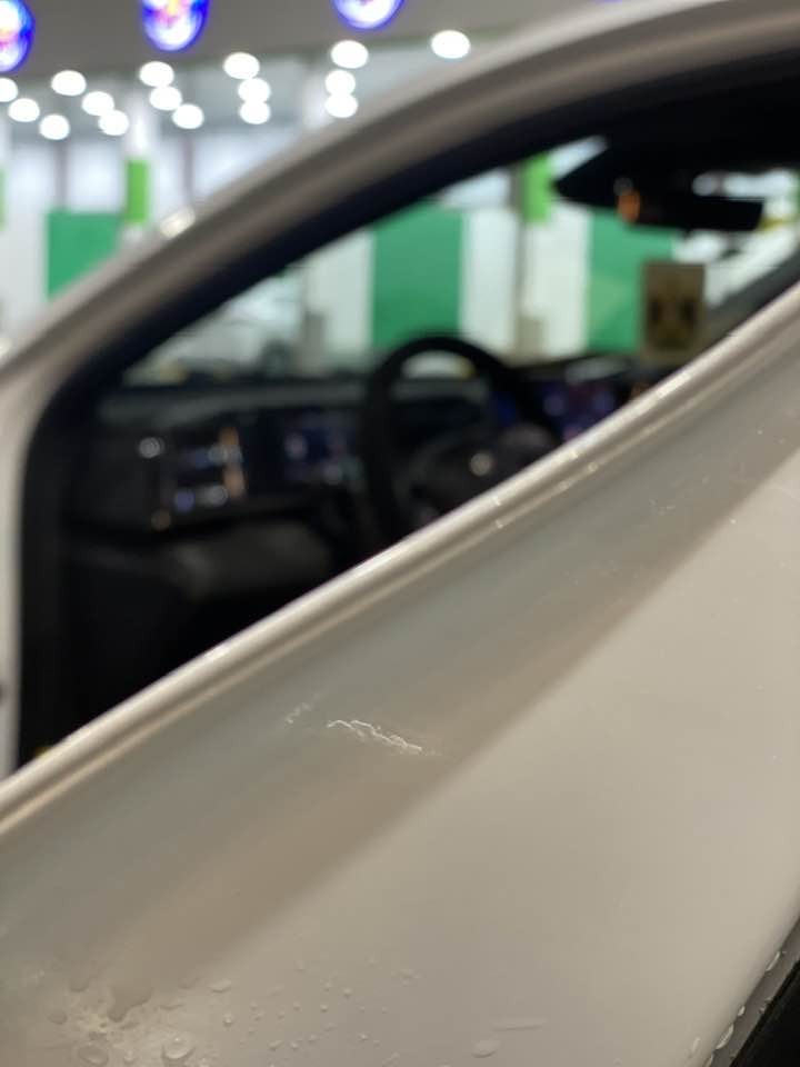 سلام عليكم بسم الله الرحمن الرحيم 
بي وادي 2024 زيرو ماشيه الف مكفوله كافله عامه سياره حلوه عله أيدي فول موصفات 
كشنات كهرباء 
بصمه 
تشغيل عن بعد 
شاشه قلابه 
كهرباء هايبرد يانزين 
بجم لد رقمي ***********  
السعر 24 مليون ورابع بيها مجال
