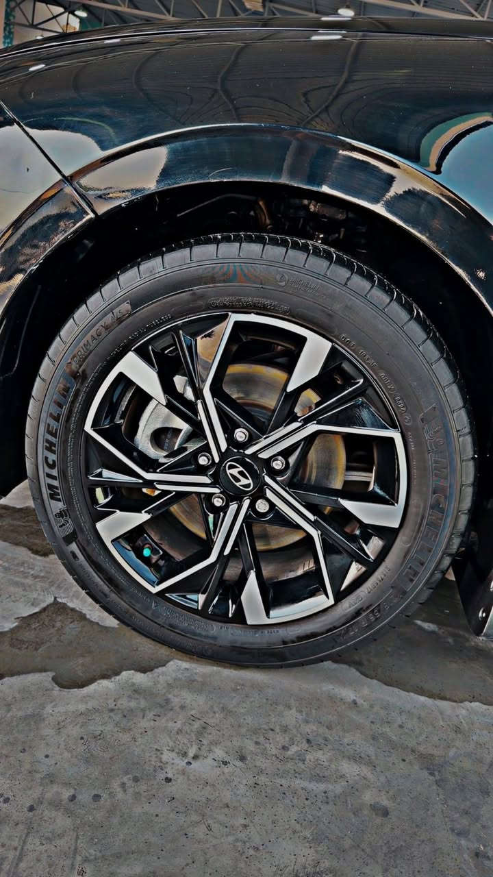 سوناتا  الشكل الجديد 
مكينة 2.500
‏HYUNDAI SONATA 2024
بدون ايرباك بدون دواخل
حادثها السياره طخه بل جاملغ
الباقي مكفول عالفحص ابيع  
🔴سياره رقم اربيل وهزا  جديد باسمي تحويل  
مكينة 2.500 طيااررره 🚀🚀
مواصفات راح اذكرهن 
بصمة دخول ذكي  
شاشة ع طول الدشبول 
تحكم ستيرن 
رادار امامي معا تحديد مسافة سيارة كدامك 
رادار خلفي 
رادار جانبي 
اوتو ستوب خلفي 
اوتو ستوب امامي 
شفتات ستيرن 
كشنات كهرباء وفول ايرباك 
كشنات تدفئه 
كير تعليك 
شحن لاسلكي 
حساس فتح جنطة الخلفية 
تشغيل عن بعد 
نظام خروج عن المسار 
نظام قيادة ذاتيه 
تبريد منفصل قطعتين امامي 
جامات اوتو 
نظام اوتو هولد مال ازدحامات 
هندبريك بصمة 
انظمة قياده سبورت ونورمات وكمفورت  وايكو 
كاربلي يدعم كافة الانظمة الهاتف 
دبل كزوز 
كامرة خلفية دوارة
دشبول كاربون فايبر 
كشنات ودشبول وبيبان لون سموك 
ويلكب حجم ١٨انج
تايرات بلادية عليها 
بجم زنون 
لد ع طول البجم 
لايتات اوتو 
نقط عمياء 
مراية داخليه تعتيم تلقائي 
شاشة تبريد تحكم كله لمس 
مكاني  بغداد  الكاضميه
السعر  198 
رقم الهاتف 
:    واتساب + اتصال عالخط
***********
    ماشيه 6 الف
واتساب او الاتصال عالرقم
