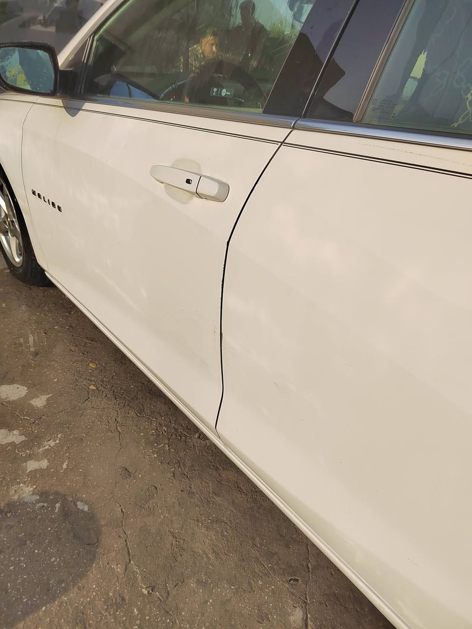 السلام عليكم سيارة شوفرليت ماليبو للبيع فقط 
موديل 2018 LS رقم بغداد المكان كربلاء السيارة كما موضح بالصور السعر 100 ورقه وبيها مجال للأستفسار الأتصال على *********** او مراسلة الصفحة
