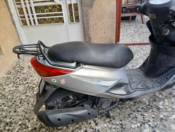 سلام عليكم للبيع دراجة بريز بغبغاء رمبة  رمبة  صارلهة اقل الشهر جديدة كلش السعر ٩٥٠ بيهة مجال بسيط موبايل ***********مكاني الكمالية
