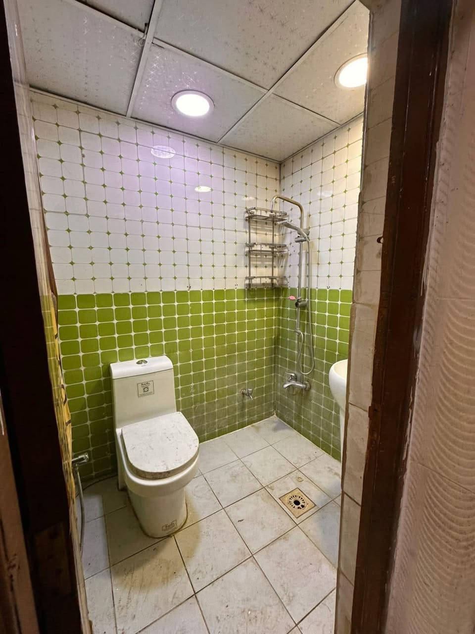 للايجار في السيدية بيت مساحة 50م
يحتوي على غرفتين نوم صالة ومطبخ وخدمات 

قيمة الايجار : 750 الف 

للاستفسار:***********
الكوخ للتطوير العقاري
