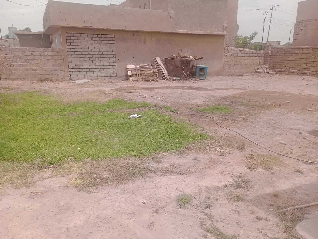 للبيع قطعه ارض مساحه 300م
حي العسكري نهايه شارع المقبره خلف تجاري 
السعر 40 بي مجال بسيط يرهم بيع نص قطعه 150م
طابو صرف 
***********
***********
