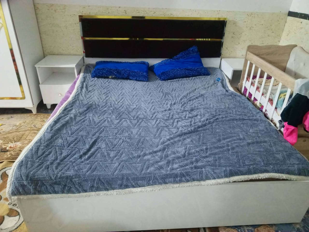 السلام عليكم 
غرفه نوم ام الاربعه نجاره عراقيه نضافته 100/100   ترهم اطفال وترهم غرفه زواج الشراي بي خير ويدلل متواجد عالفيس هذا رقمي ***********
