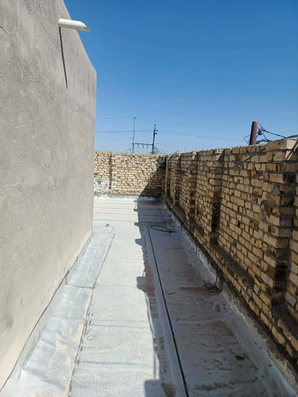 يعلن مكتب الكرعاوي اللعقار بيت اللبيع المساحه 160 متر زراعة سند 25 خلف حي الحضارة غرفتين وصاله مطبخ واستقبال تصال ***********
