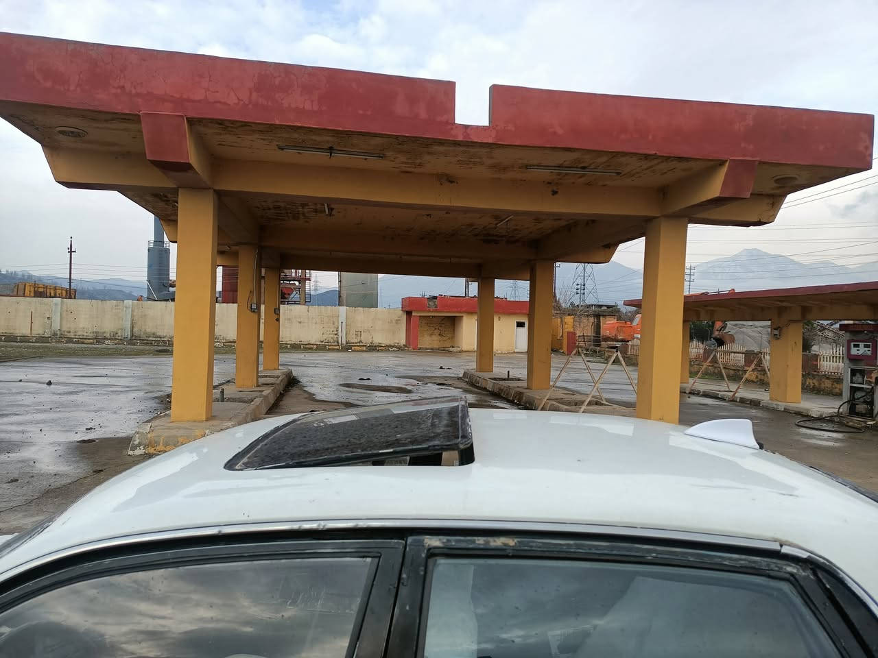 بـــــــو فروشتن ياخود گورينه وه باقيمان هه يه
گلاند موديل 1992
مكينه 63ى گێر عادى 
علوجه كةفالةتى مةدةنى دةكةم تاكو 100سالى تر
جوار تايه و ويلى لوكى له ژێره 
چرپه ى تيانيه ده حامى بو ده حامى بةشةرت
نرخى (18)گه لا له سورانم
***********فايبه ر واتساب له سه ره
