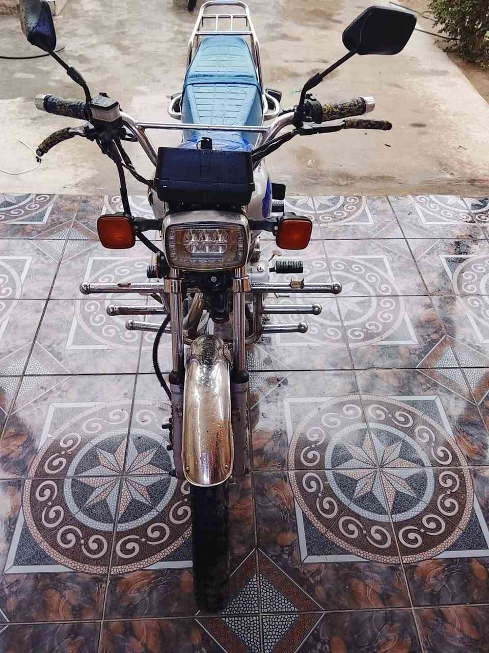 دراجه ايراني للبيع السعر 450 بيه مجال جديده كهربائيات كله شغاله مكفوله من كلشي موديل  22 محرك بلادي عنواني الرمادي حي ضباط للاستفسار على رقم ***********
